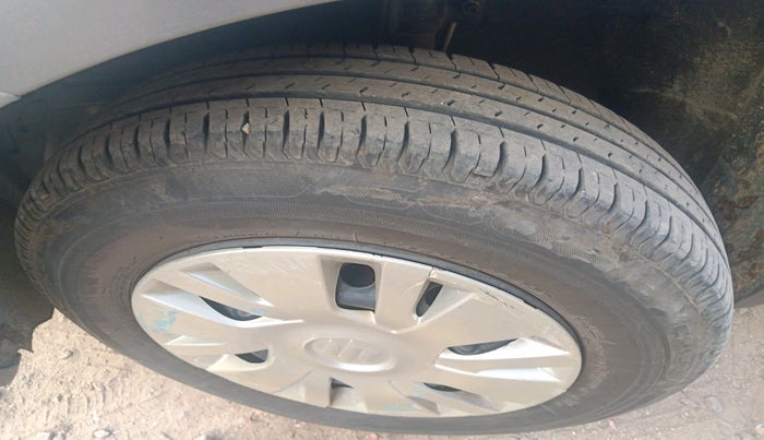 2013 Maruti Swift VXI, Petrol, Manual, 66,479 km, tyre