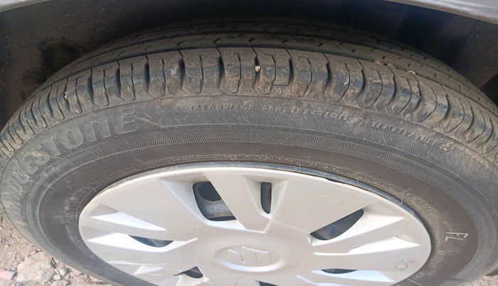 2013 Maruti Swift VXI, Petrol, Manual, 66,479 km, tyre