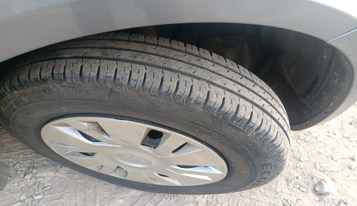 2013 Maruti Swift VXI, Petrol, Manual, 66,479 km, tyre