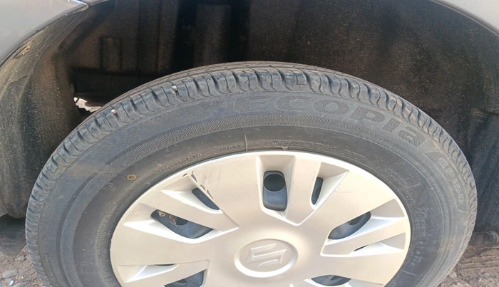 2013 Maruti Swift VXI, Petrol, Manual, 66,479 km, tyre