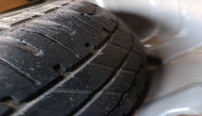 2018 Maruti Alto 800 VXI, Petrol, Manual, 1,01,258 km, tyre