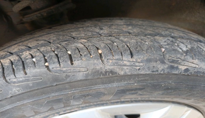 2018 Maruti Alto 800 VXI, Petrol, Manual, 1,01,258 km, tyre