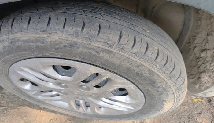 2023 KIA CARENS PRESTIGE 1.5 PETROL 7 STR, Petrol, Manual, 27,760 km, tyre