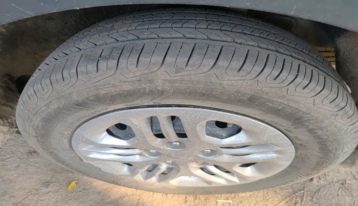 2023 KIA CARENS PRESTIGE 1.5 PETROL 7 STR, Petrol, Manual, 27,760 km, tyre