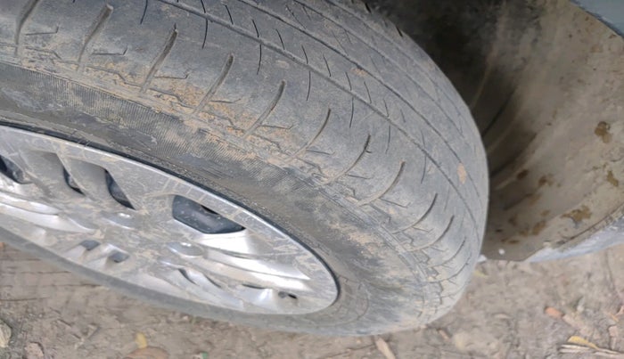 2023 KIA CARENS PRESTIGE 1.5 PETROL 7 STR, Petrol, Manual, 27,760 km, tyre