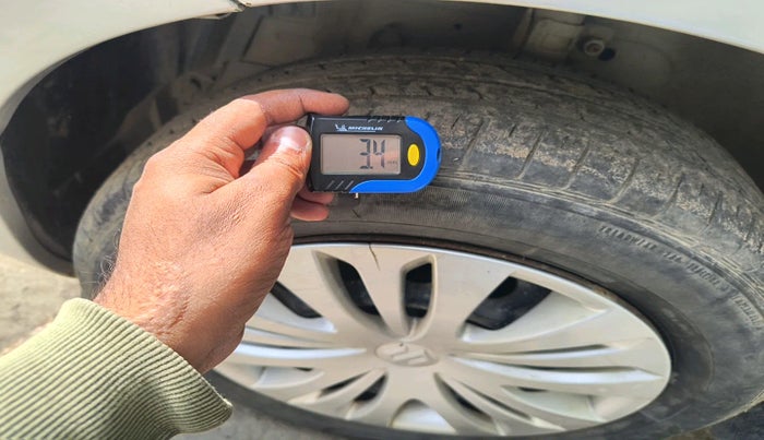 2012 Maruti Ertiga VXI, Petrol, Manual, 81,572 km, tyre