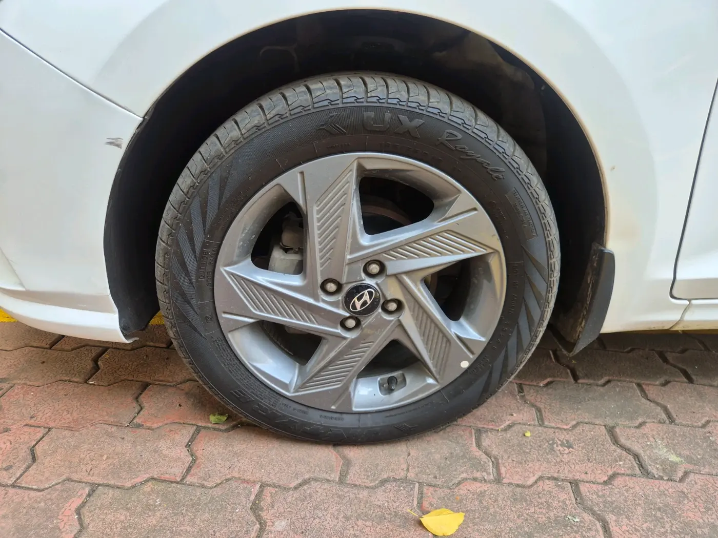 2020 Hyundai Verna 1.6 VTVT SX + AT, Petrol, Automatic, 29,833 km, tyre
