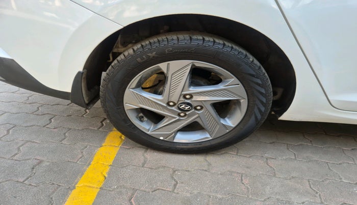 2020 Hyundai Verna 1.6 VTVT SX + AT, Petrol, Automatic, 29,833 km, tyre