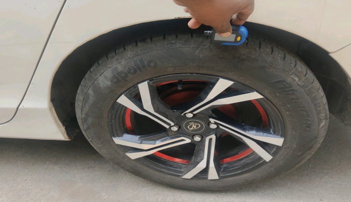 2014 Honda City 1.5L I-VTEC SV, Petrol, Manual, 1,13,649 km, tyre