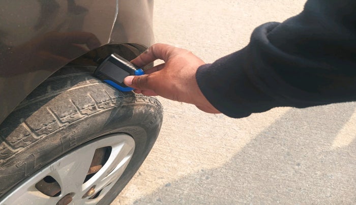 2010 Hyundai i10 MAGNA 1.2, Petrol, Manual, 1,41,658 km, tyre