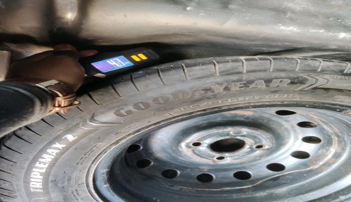 2013 Chevrolet Sail 1.3 LT ABS, Diesel, Manual, 1,19,585 km, tyre