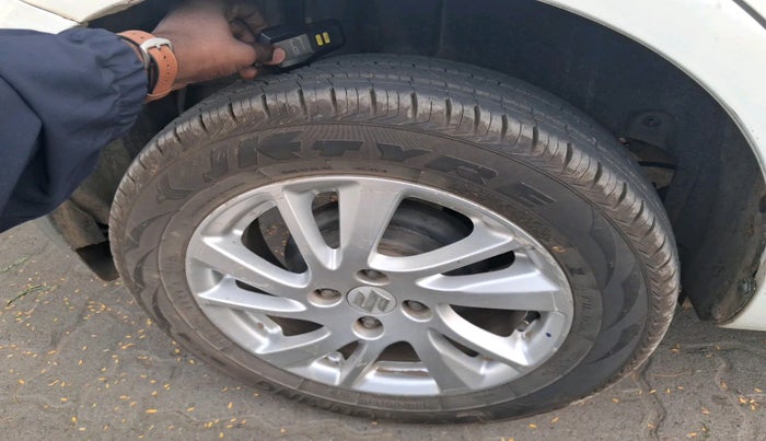 2012 Maruti Swift ZDI, Diesel, Manual, 1,17,054 km, tyre