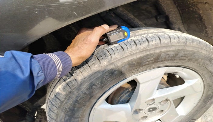 2015 Renault Duster 110 PS RXZ 4X4 MT DIESEL, Diesel, Manual, 1,45,997 km, tyre