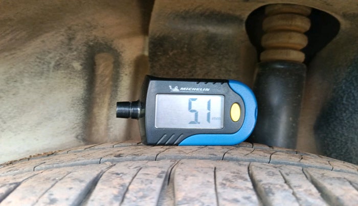 2011 Ford Figo TITANIUM 1.4 DIESEL, Diesel, Manual, 1,37,218 km, tyre