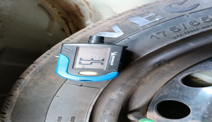 2011 Ford Figo TITANIUM 1.4 DIESEL, Diesel, Manual, 1,37,218 km, tyre