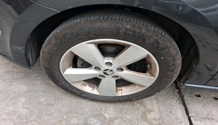 2016 Skoda Rapid AMBITION 1.5 TDI AT, Diesel, Automatic, 1,59,490 km, tyre