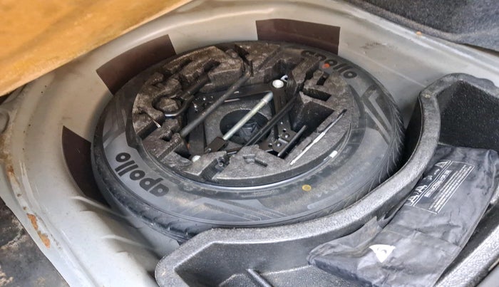 2016 Skoda Rapid AMBITION 1.5 TDI AT, Diesel, Automatic, 1,59,490 km, tyre