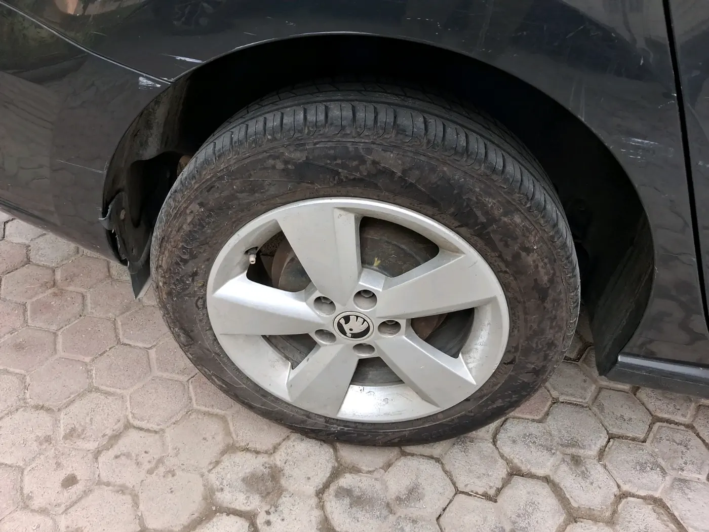 2016 Skoda Rapid AMBITION 1.5 TDI AT, Diesel, Automatic, 1,59,490 km, tyre