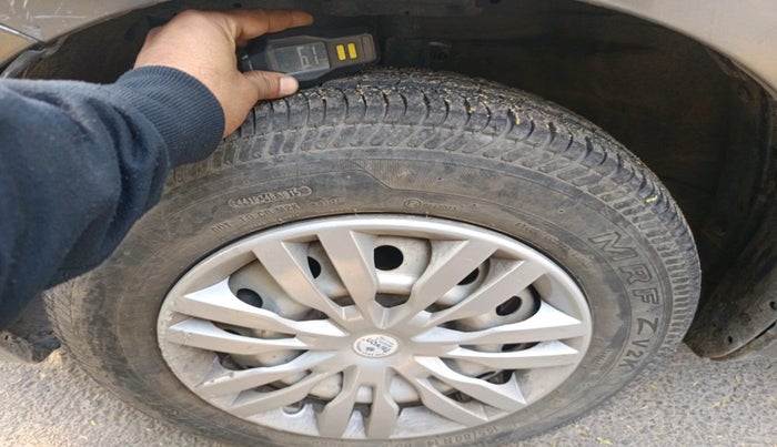 2015 Maruti Swift Dzire LXI (O), Petrol, Manual, 26,887 km, tyre