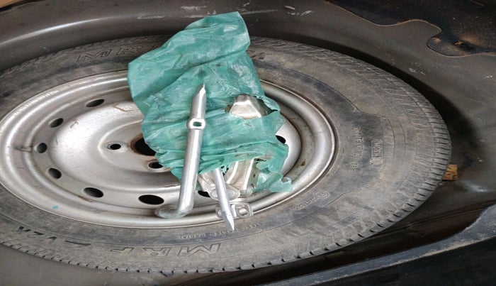 2015 Maruti Swift Dzire LXI (O), Petrol, Manual, 26,887 km, tyre