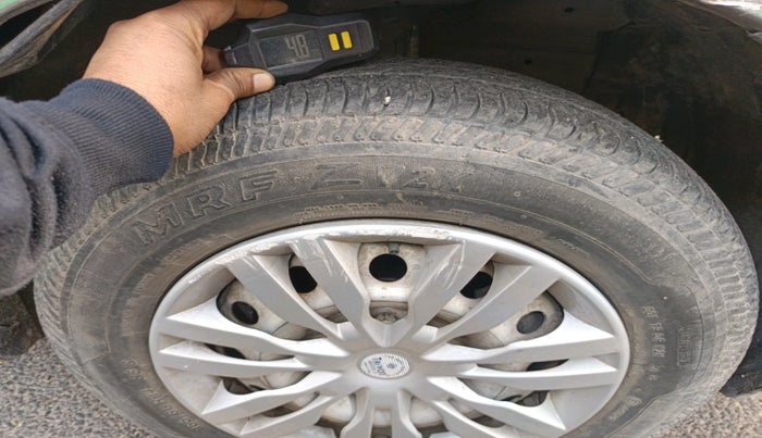 2015 Maruti Swift Dzire LXI (O), Petrol, Manual, 26,887 km, tyre