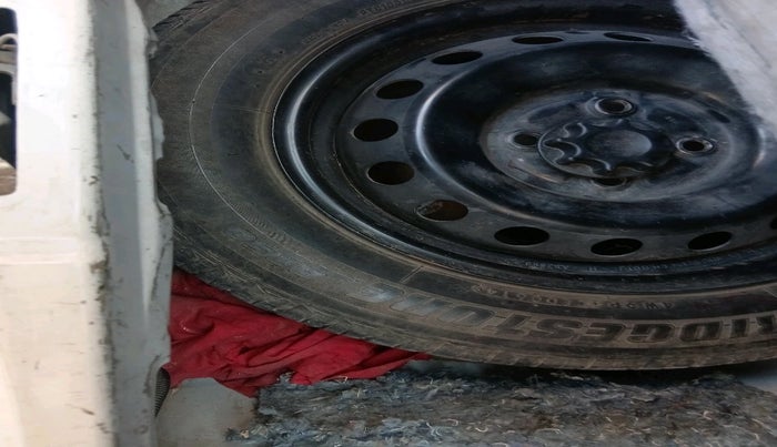 2014 Toyota Etios Liva G, Petrol, Manual, 1,25,443 km, tyre