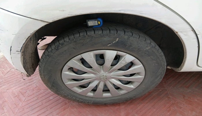 2014 Toyota Etios Liva G, Petrol, Manual, 1,25,443 km, tyre