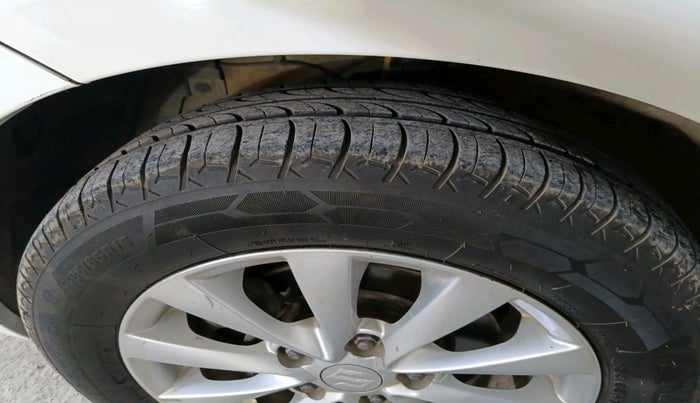 2012 Maruti Ertiga ZDI, Diesel, Manual, 2,13,686 km, tyre