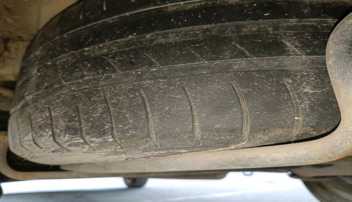 2012 Maruti Ertiga ZDI, Diesel, Manual, 2,13,686 km, tyre