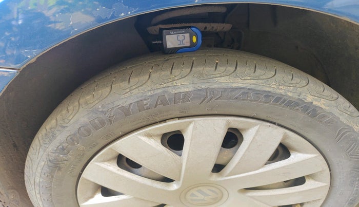 2017 Volkswagen Ameo COMFORTLINE 1.2L, Petrol, Manual, 1,22,066 km, tyre