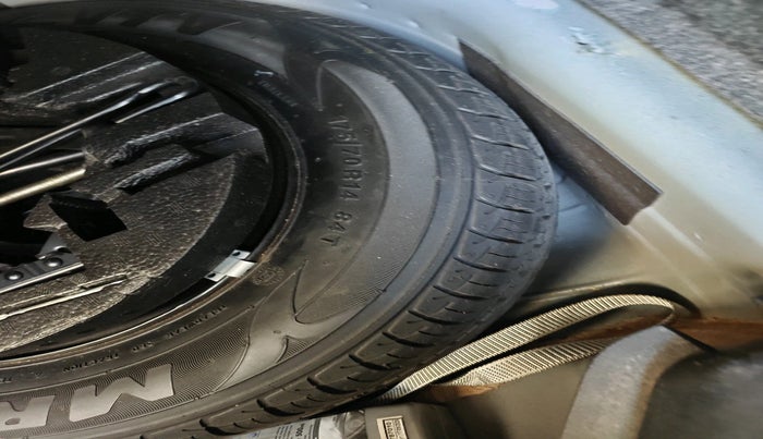 2017 Volkswagen Ameo COMFORTLINE 1.2L, Petrol, Manual, 1,22,066 km, tyre