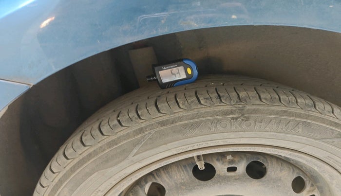 2017 Volkswagen Ameo COMFORTLINE 1.2L, Petrol, Manual, 1,22,066 km, tyre