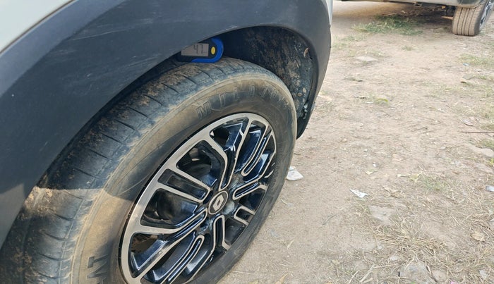 2019 Renault TRIBER RXZ, Petrol, Manual, 1,36,265 km, tyre