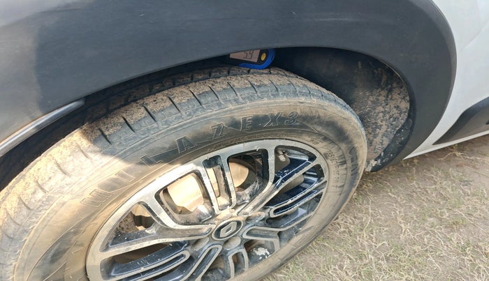 2019 Renault TRIBER RXZ, Petrol, Manual, 1,36,265 km, tyre