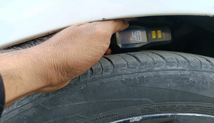 2012 Hyundai Verna FLUIDIC 1.6 CRDI SX, Diesel, Manual, 90,466 km, tyre