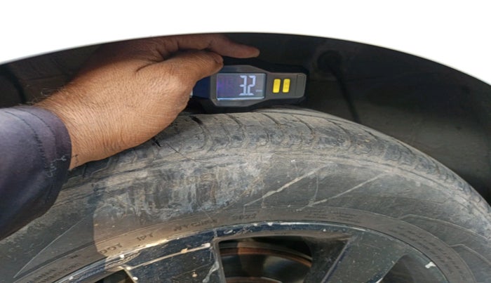 2012 Hyundai Verna FLUIDIC 1.6 CRDI SX, Diesel, Manual, 90,466 km, tyre