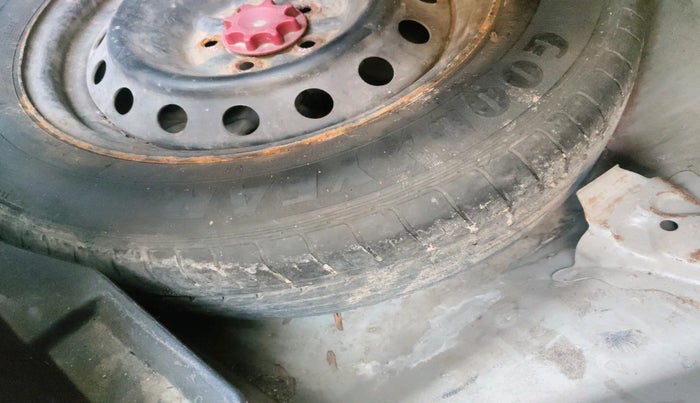 2010 Toyota Corolla Altis J DIESEL, Diesel, Manual, 2,04,165 km, tyre