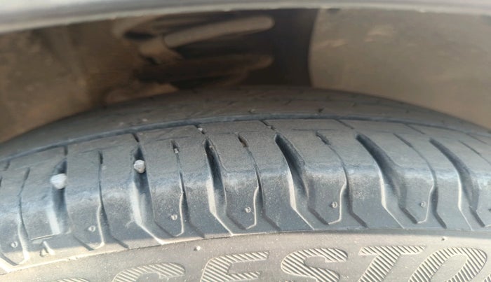 2017 Maruti IGNIS ALPHA 1.2 DUAL TONE, Petrol, Manual, 1,03,398 km, tyre