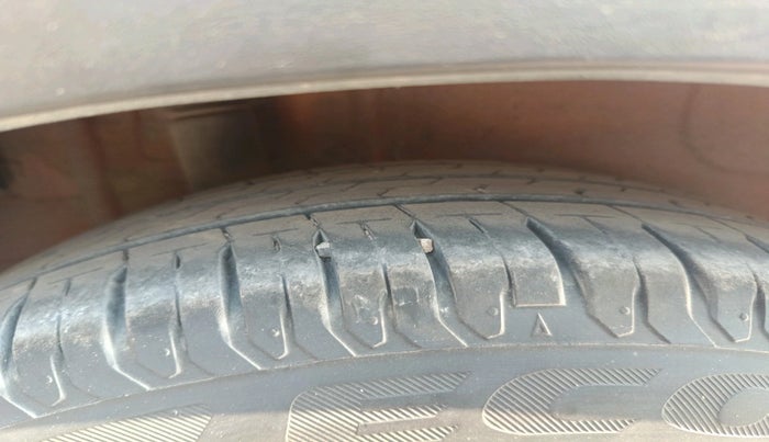 2017 Maruti IGNIS ALPHA 1.2 DUAL TONE, Petrol, Manual, 1,03,398 km, tyre