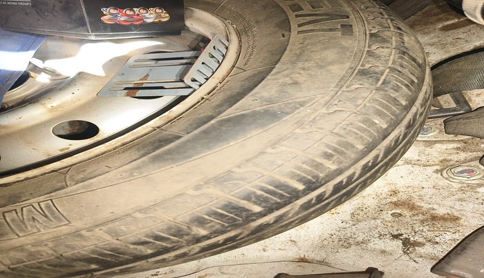 2012 Maruti Wagon R 1.0 LXI CNG, Petrol, Manual, 1,46,306 km, tyre