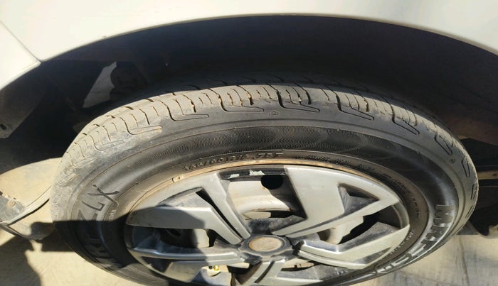 2012 Maruti Wagon R 1.0 LXI CNG, Petrol, Manual, 1,46,306 km, tyre