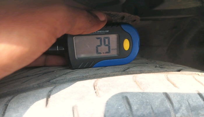 2014 Honda Brio E MT, Petrol, Manual, 1,15,545 km, tyre