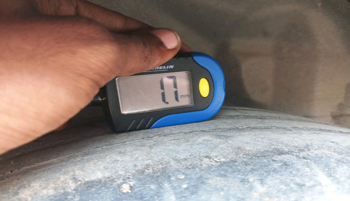 2014 Honda Brio E MT, Petrol, Manual, 1,15,545 km, tyre