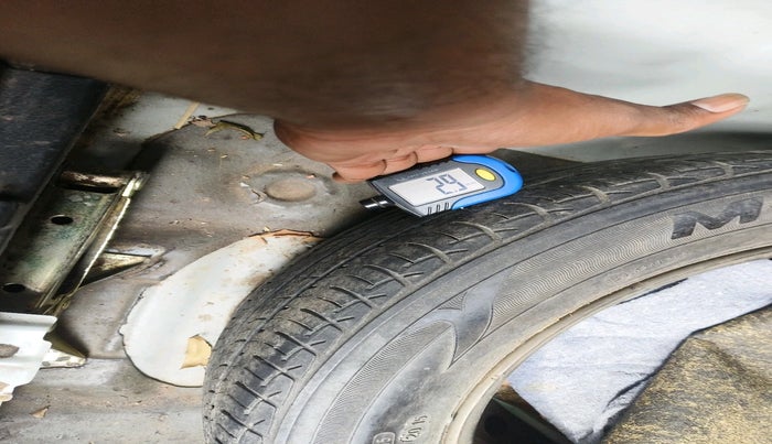 2013 Hyundai Verna FLUIDIC 1.6 CRDI EX, Diesel, Manual, 1,02,684 km, tyre