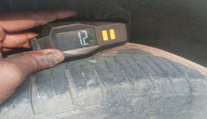 2016 Hyundai Elite i20 SPORTZ 1.2, Petrol, Manual, 1,22,293 km, tyre