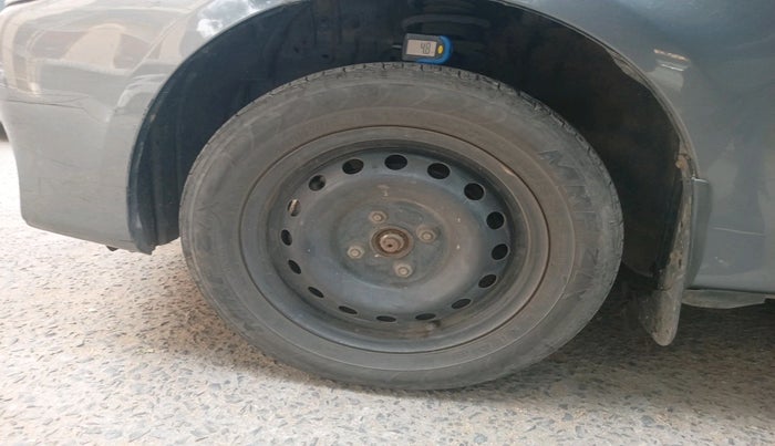 2013 Toyota Etios Liva G, Petrol, Manual, 84,147 km, tyre