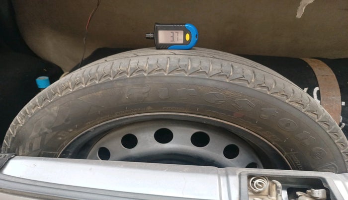 2013 Toyota Etios Liva G, Petrol, Manual, 84,147 km, tyre