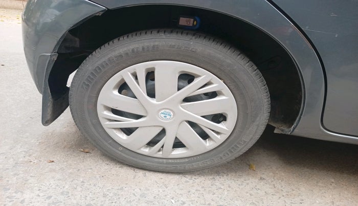 2013 Toyota Etios Liva G, Petrol, Manual, 84,147 km, tyre