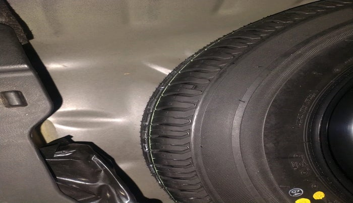 2023 Maruti Dzire ZXI CNG, Petrol, Manual, 43,180 km, tyre