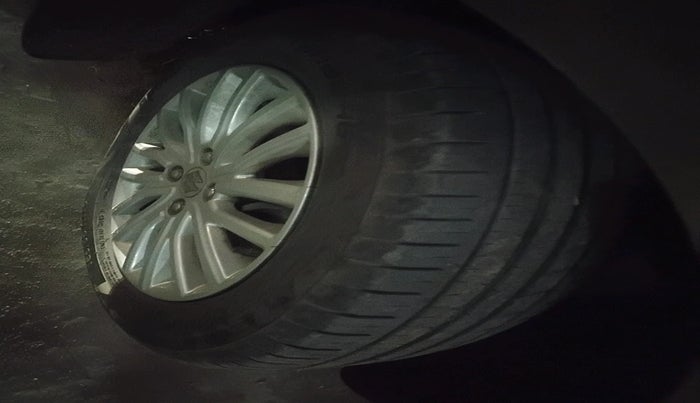 2023 Maruti Dzire ZXI CNG, Petrol, Manual, 43,180 km, tyre